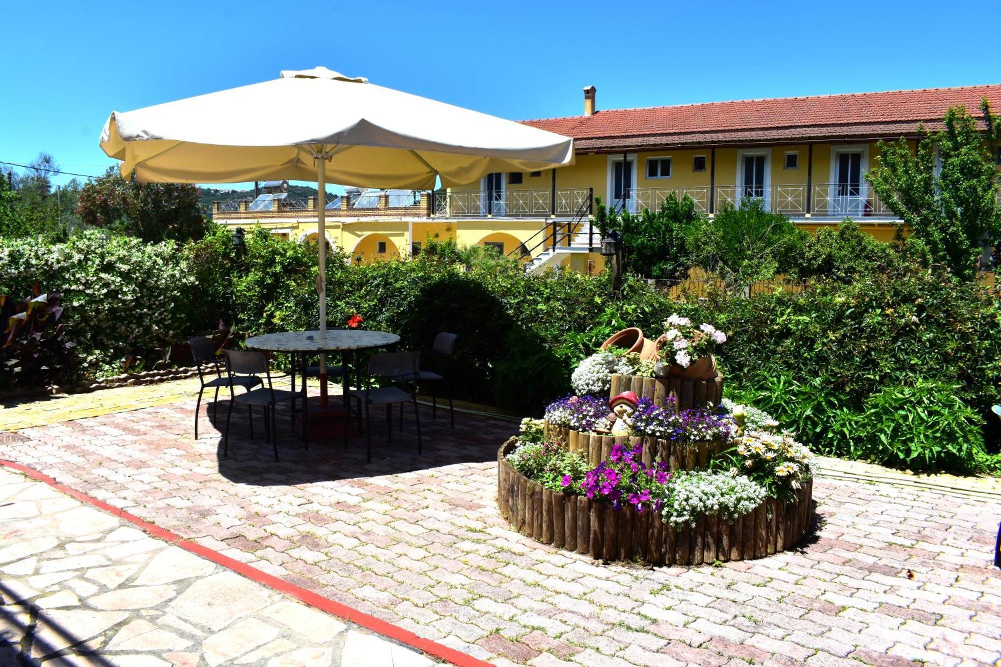 Kostas Studios Agios Georgios Pagon Eksteriør billede